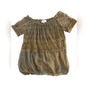 Belle France Women's Gray Short Sleeve Silk Lace Balloon Hem Top, size M